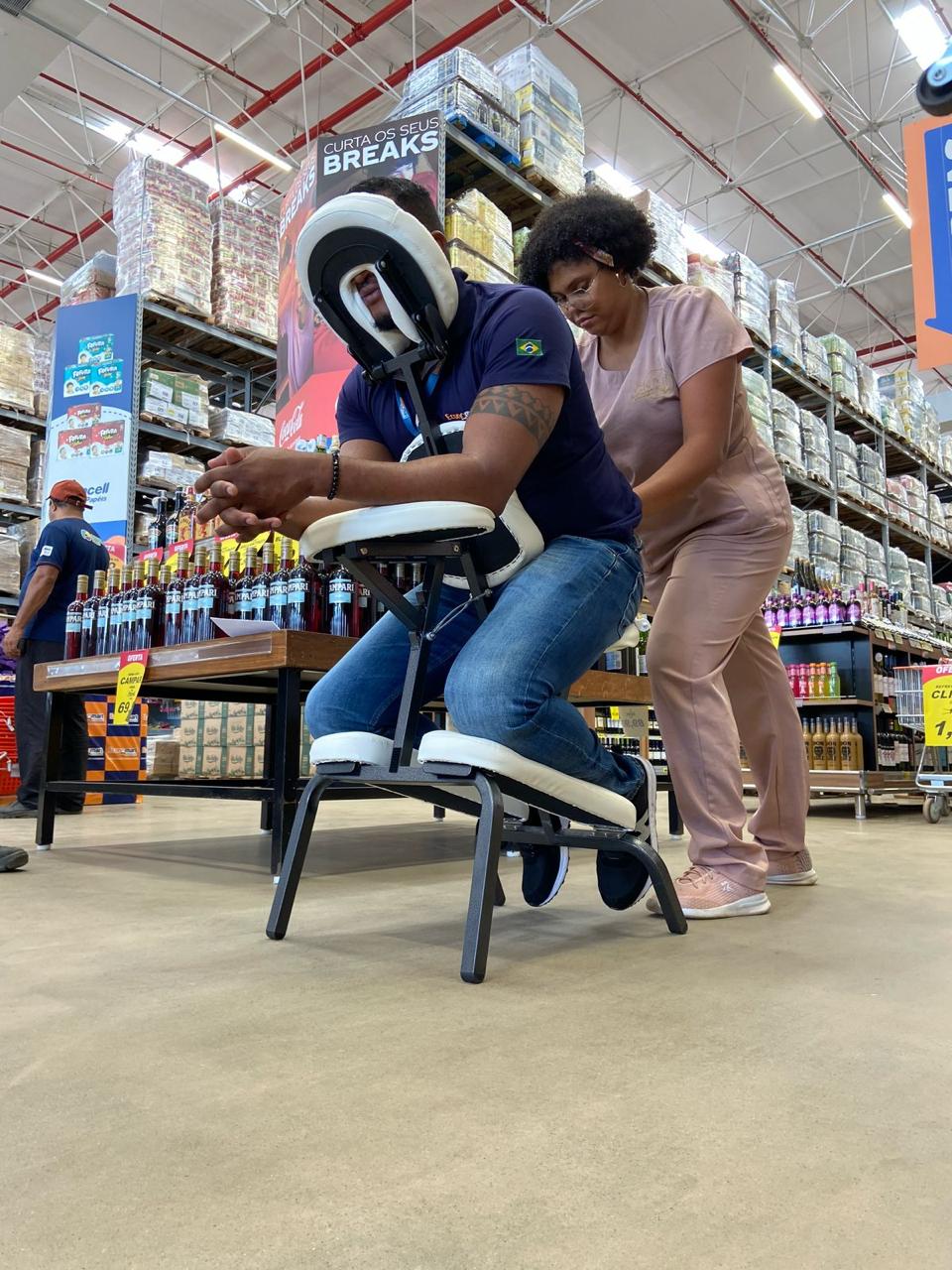 Registro de quick massage em um estabelecimento comercial